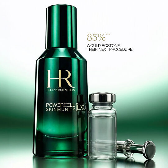 Flacone del siero Powercell Skinmunity [EXO] con fiala clinica, che mostra come un 85% degli utenti rimanderebbe un trattamento dermatologico.