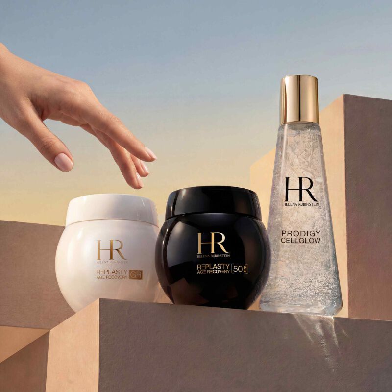 Vasetti Replasty Helena Rubinstein e Prodigy Cellglow su gradini.​